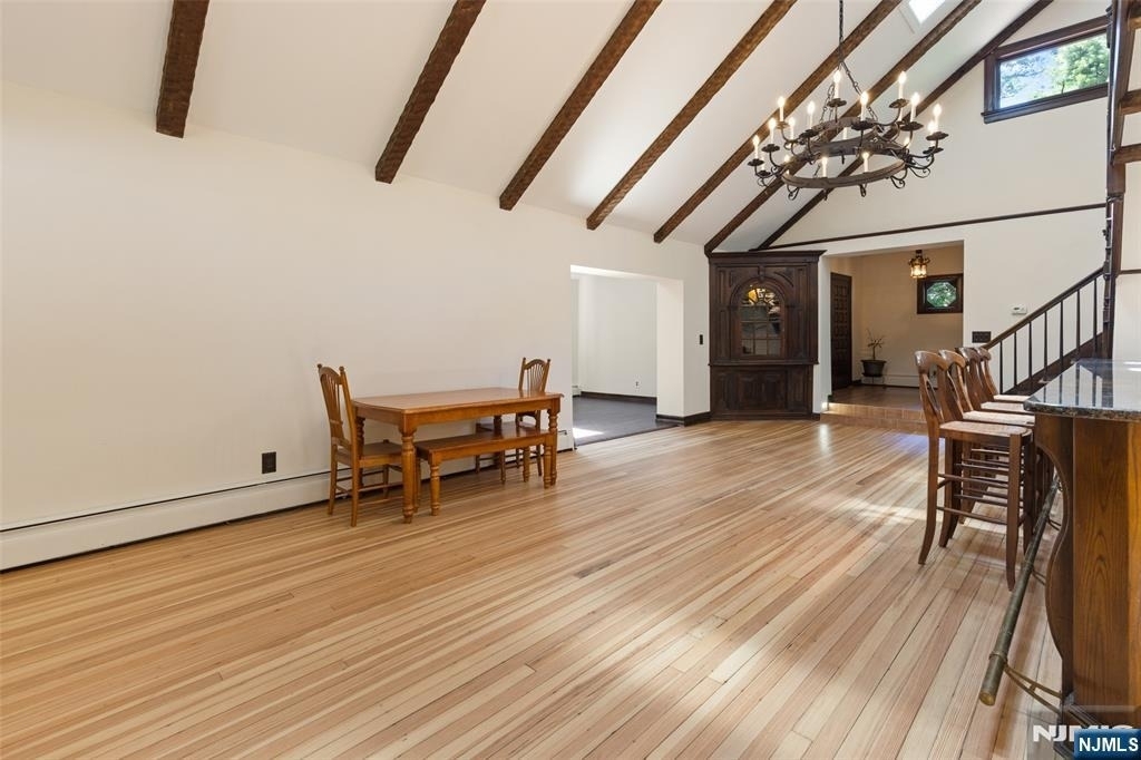 8 Crosby - Photo 9