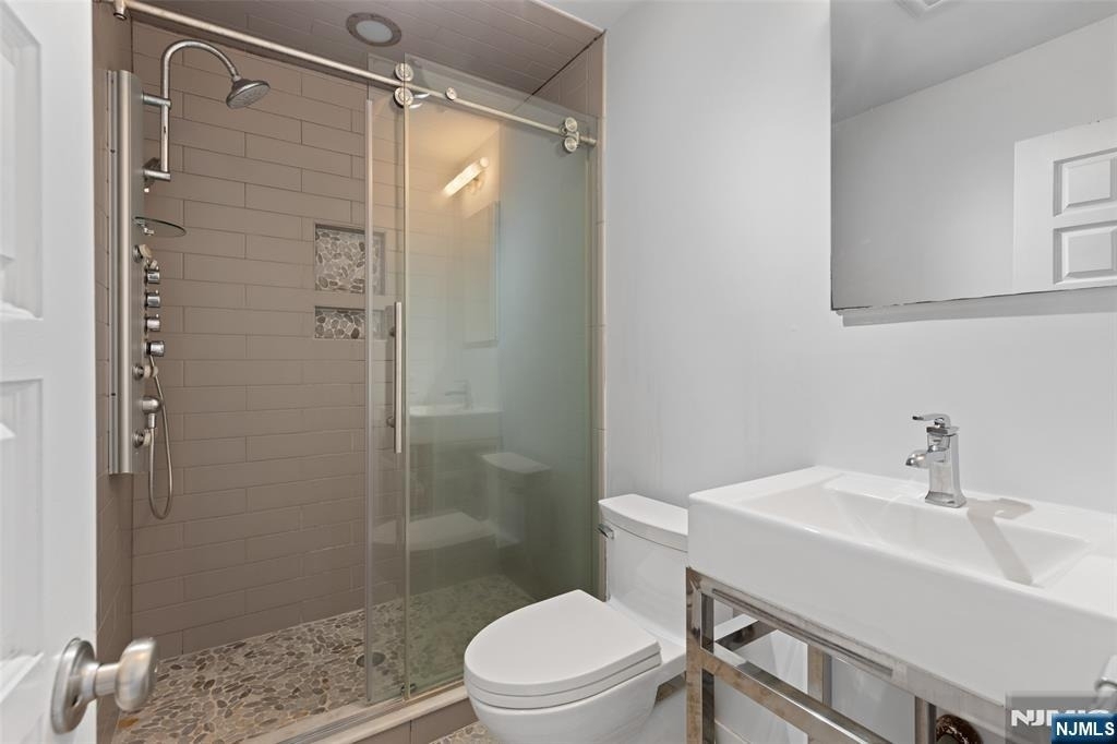 8 Crosby - Photo 22