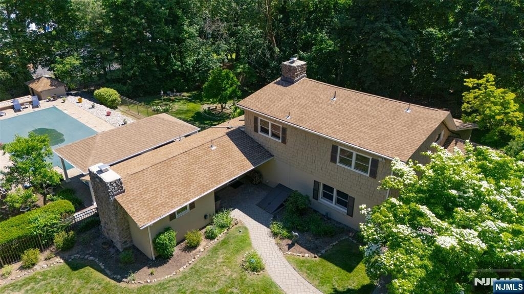 8 Crosby - Photo 1