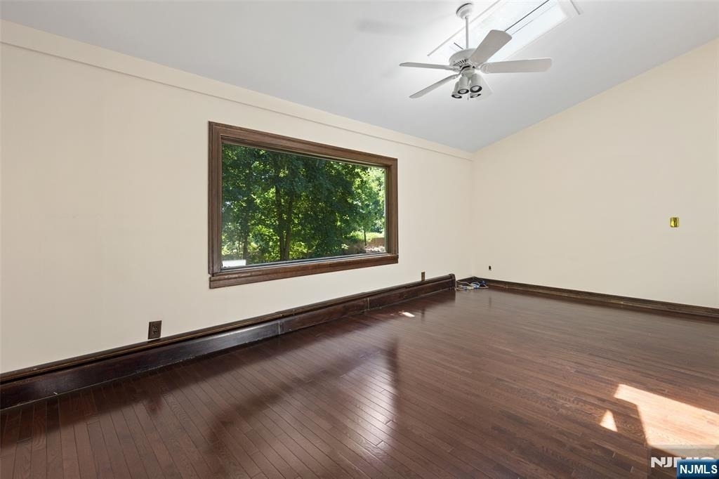8 Crosby - Photo 11