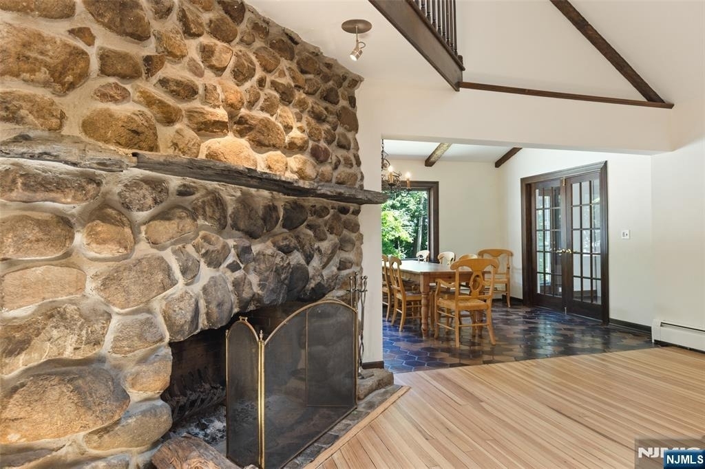 8 Crosby - Photo 8