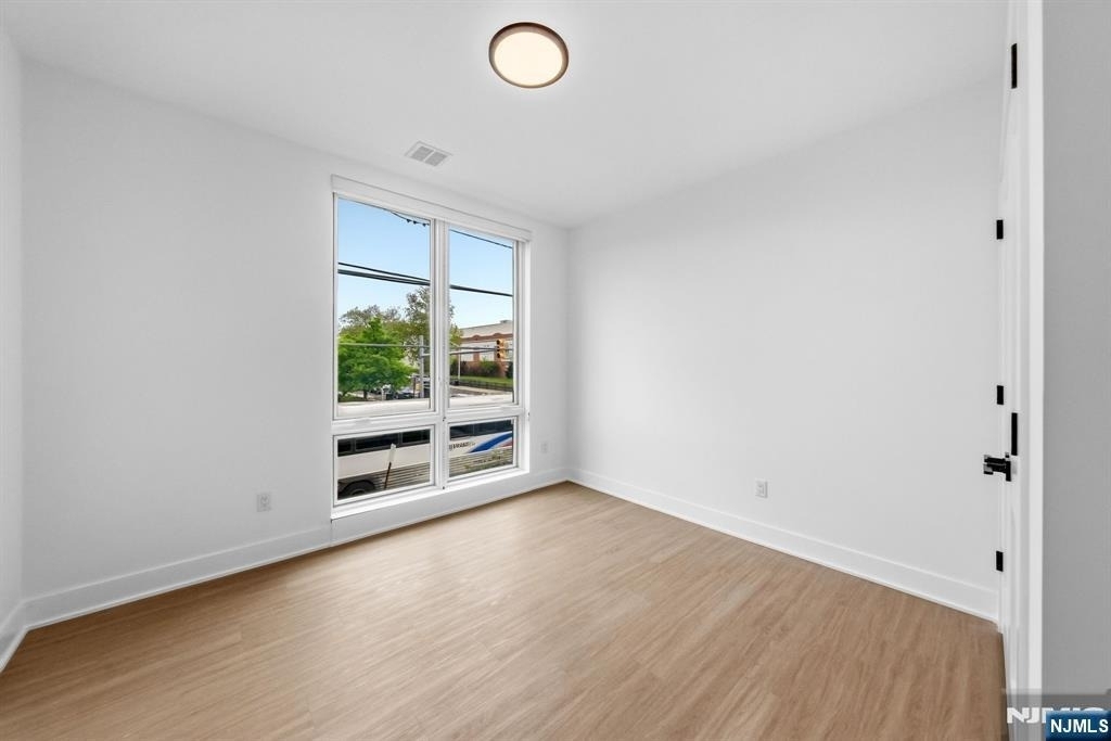 561-565 Broadway - Photo 9