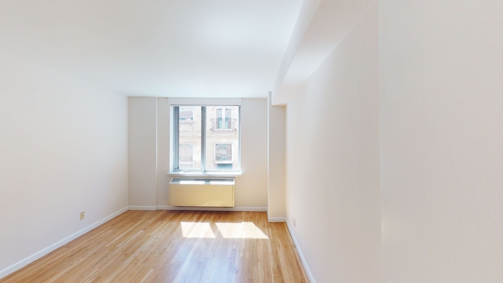 120 W. 21st - Photo 4