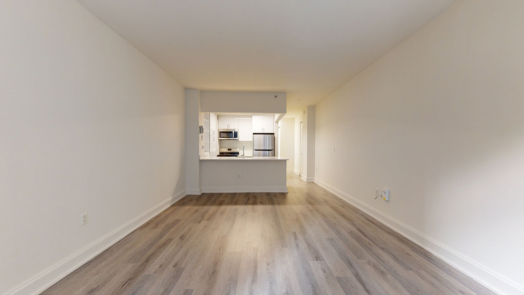 10 Hanover Square - Photo 2