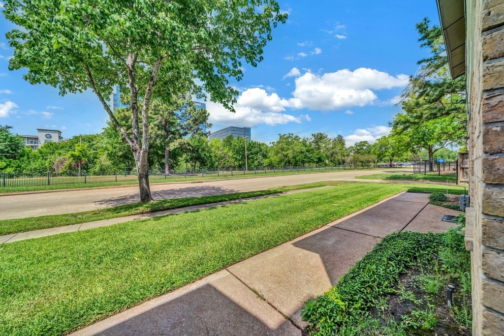 770 Memorial Mews Street - Photo 17