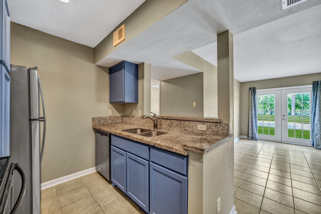 770 Memorial Mews Street - Photo 7