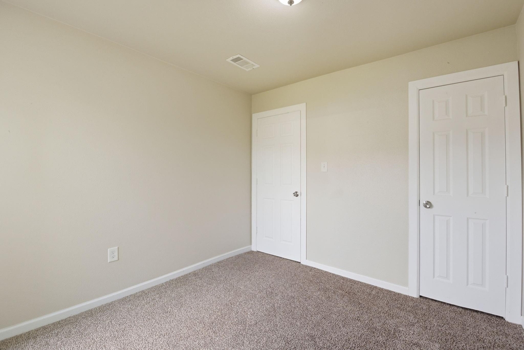 303 Gans Street - Photo 17