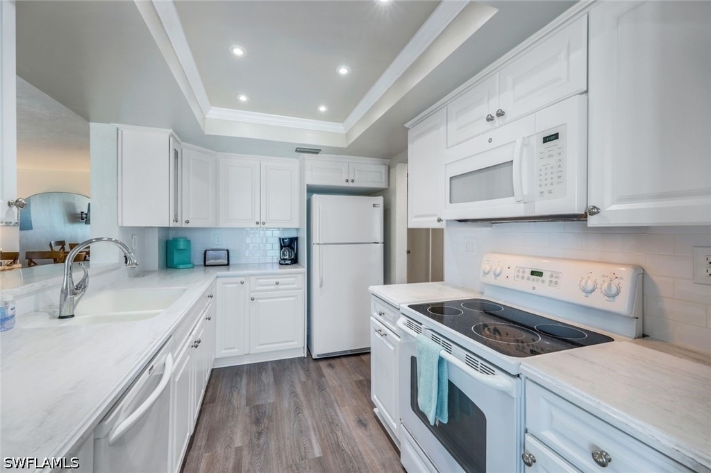 10475 Gulfshore Drive - Photo 3