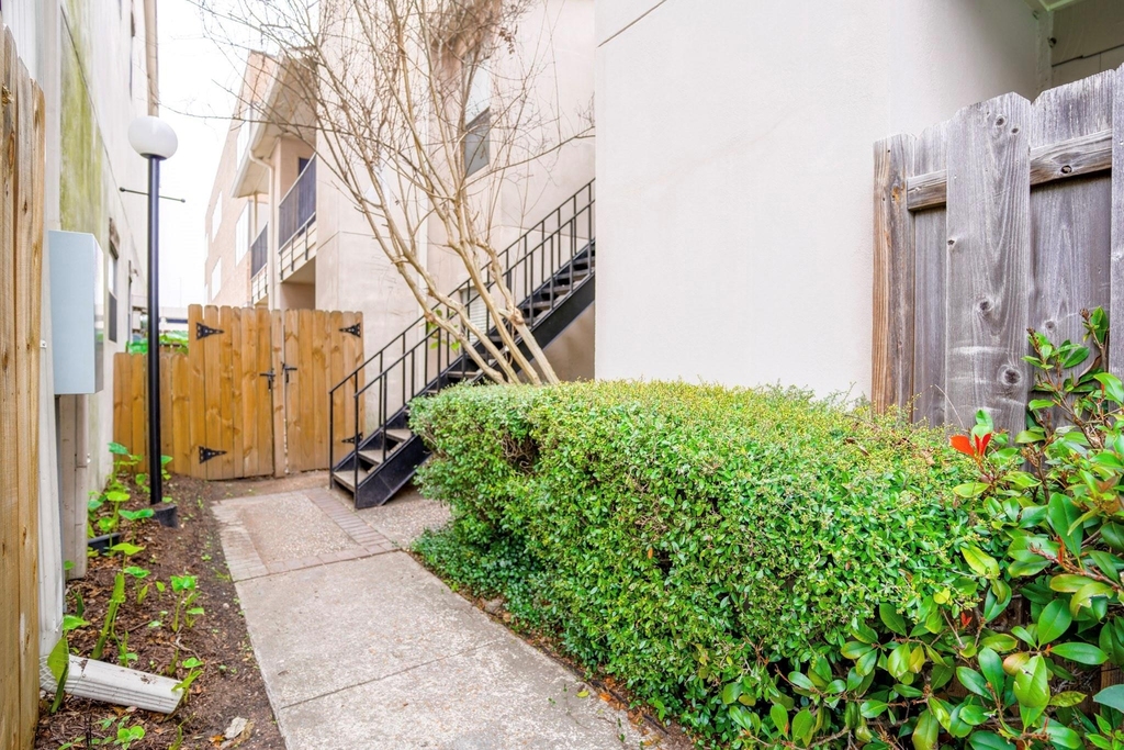 1818 Augusta Drive - Photo 24