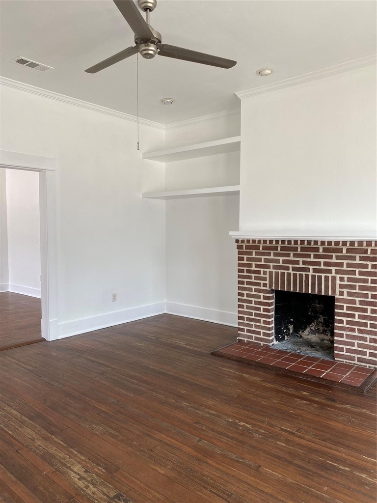 709 E 11 - Photo 2