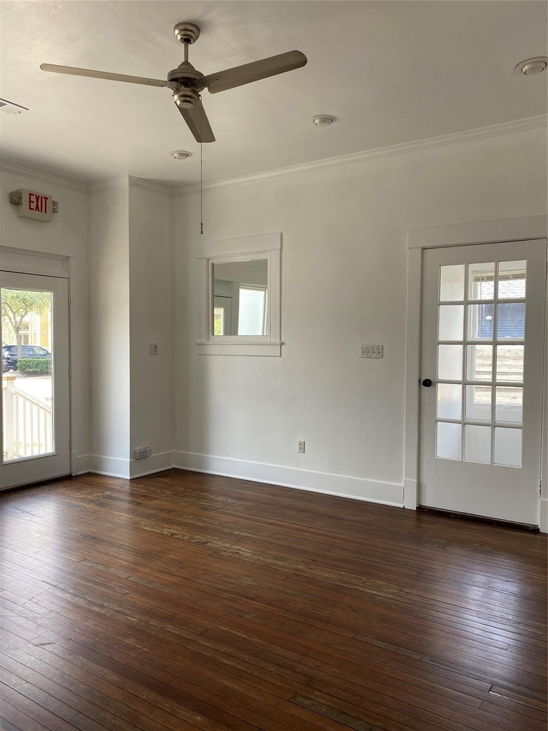 709 E 11 - Photo 3
