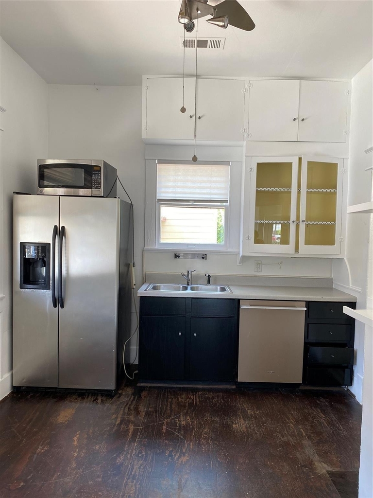 709 E 11 - Photo 9