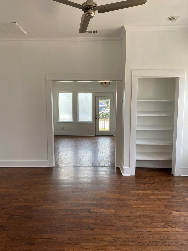 709 E 11 - Photo 4