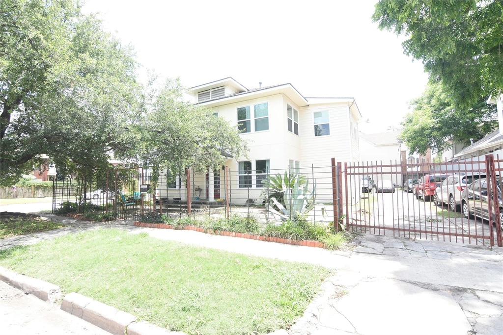 2603 Stanford Street - Photo 0