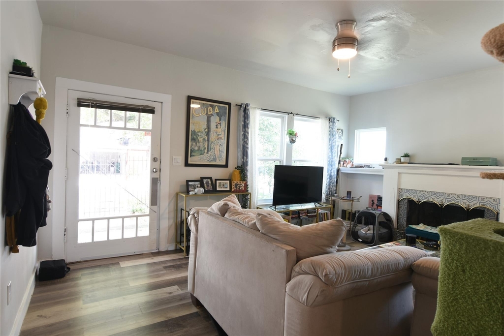 2603 Stanford Street - Photo 3