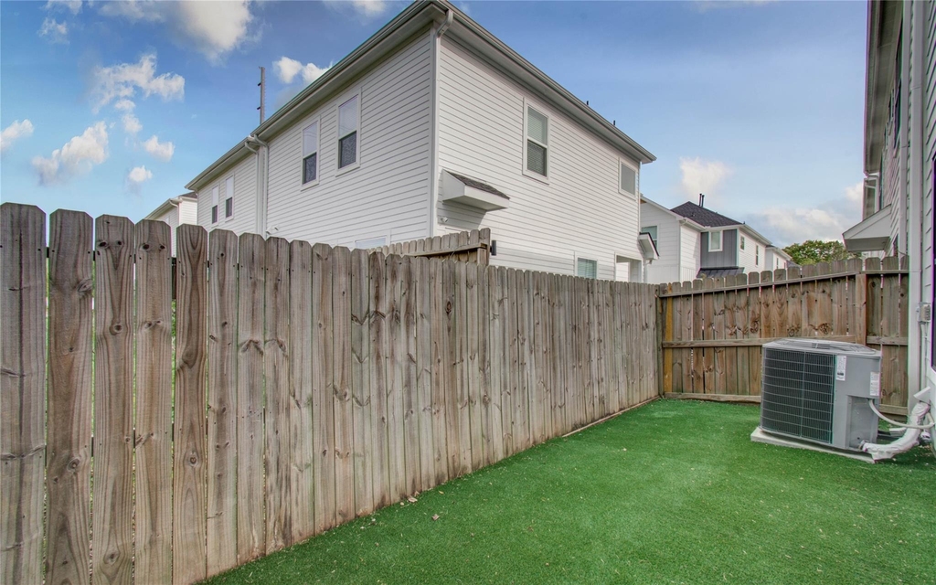 6420 Highland Pine Lane - Photo 32