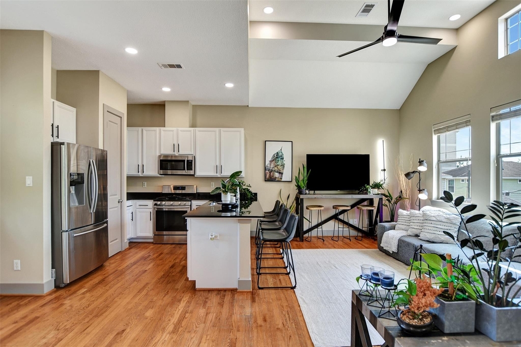 837 W 25th Street - Photo 10