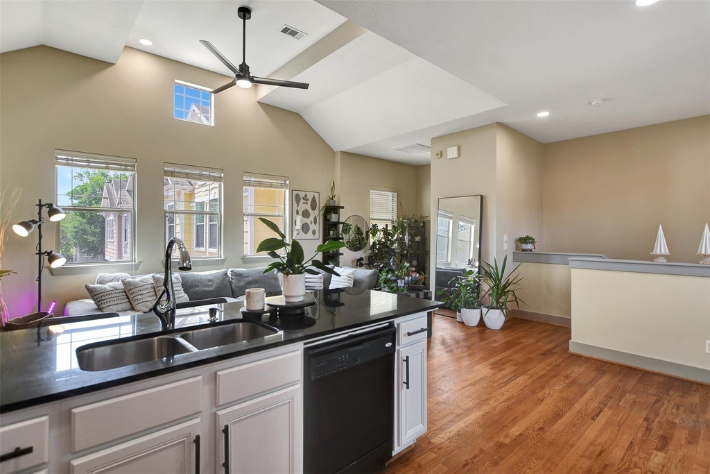 837 W 25th Street - Photo 19