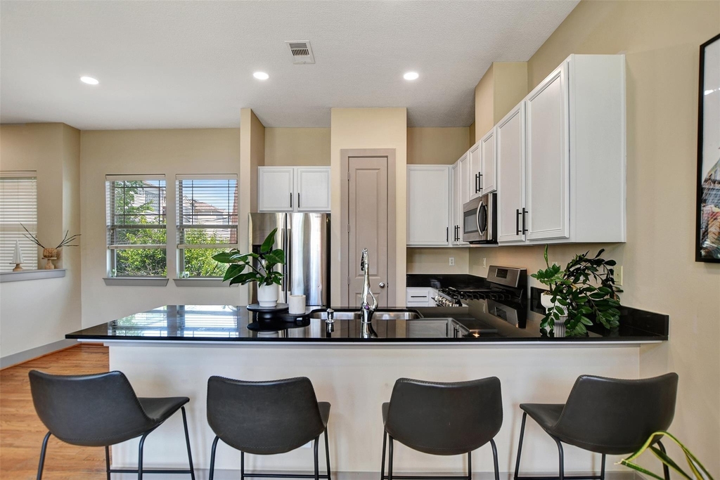 837 W 25th Street - Photo 1