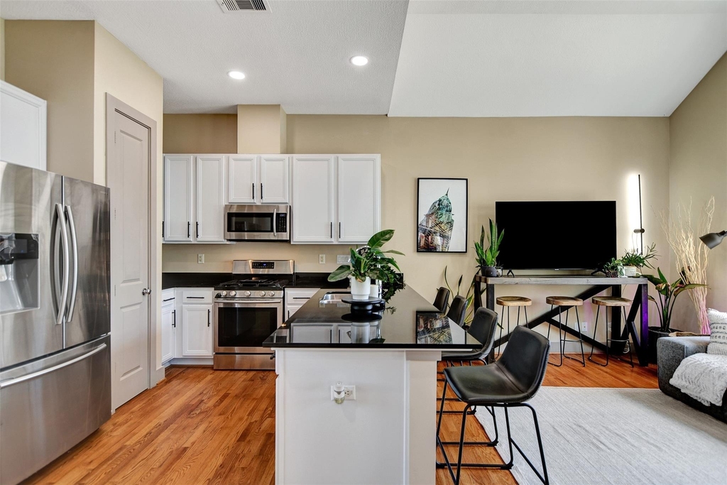 837 W 25th Street - Photo 17
