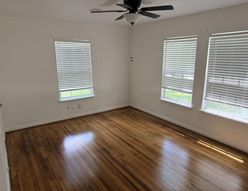 1706 Smith Street - Photo 2