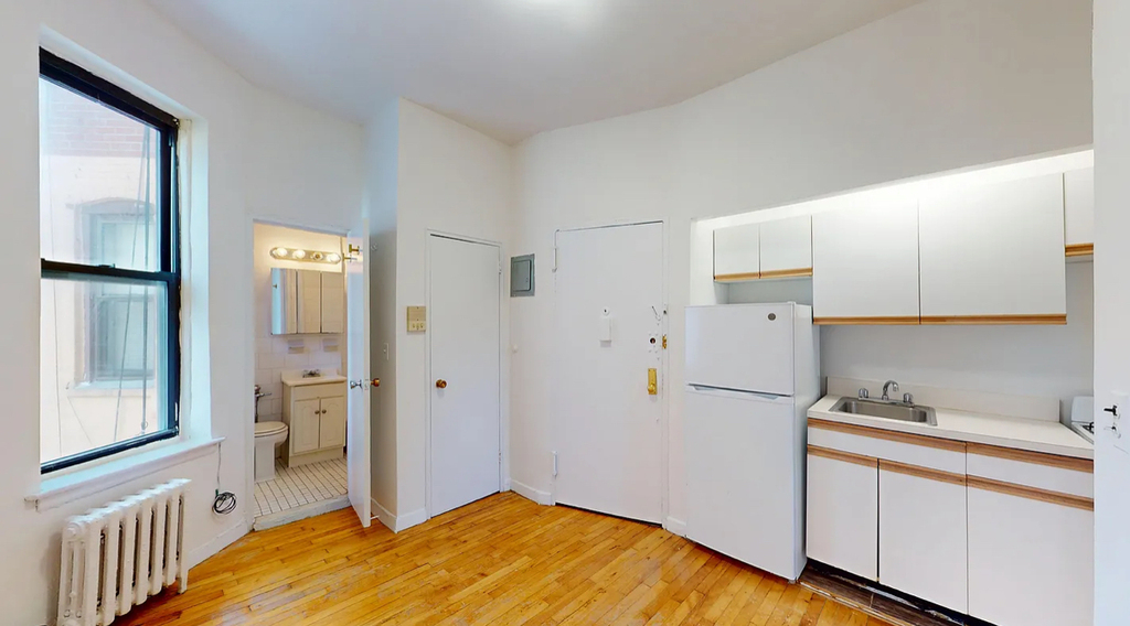 East 93rd Street - Photo 5