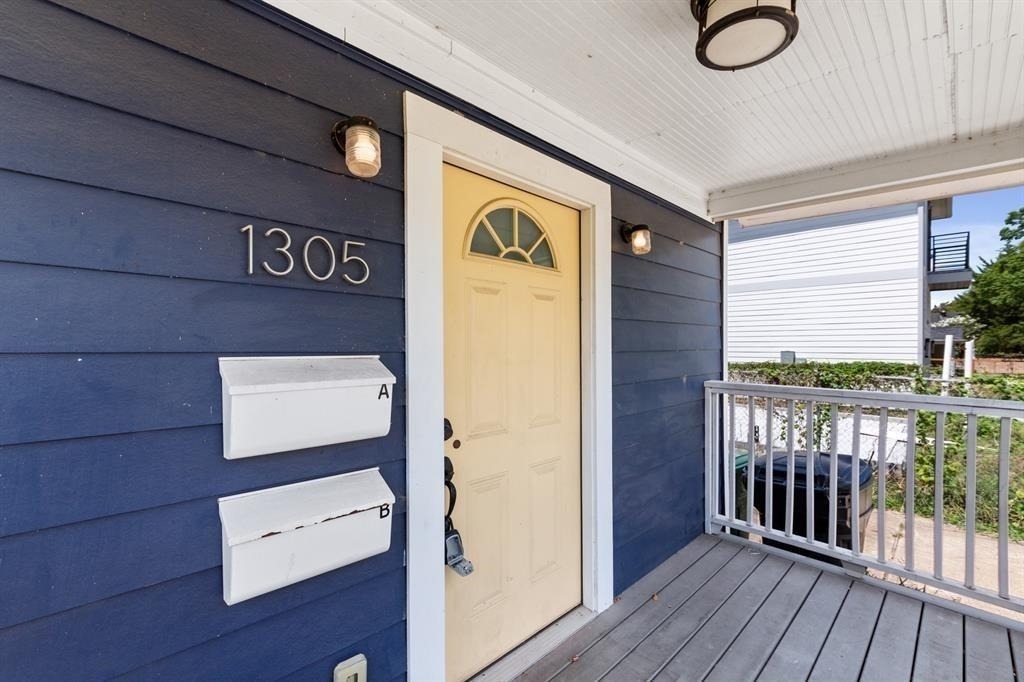 1305 Idylwild Street - Photo 3