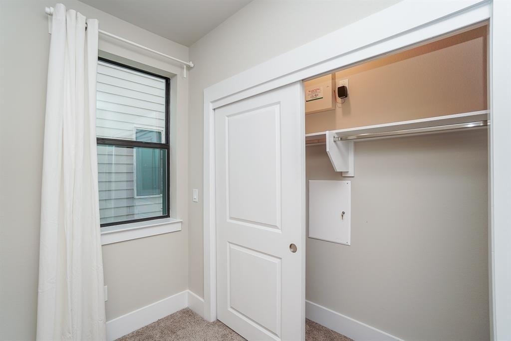2401 Crawford Street - Photo 16