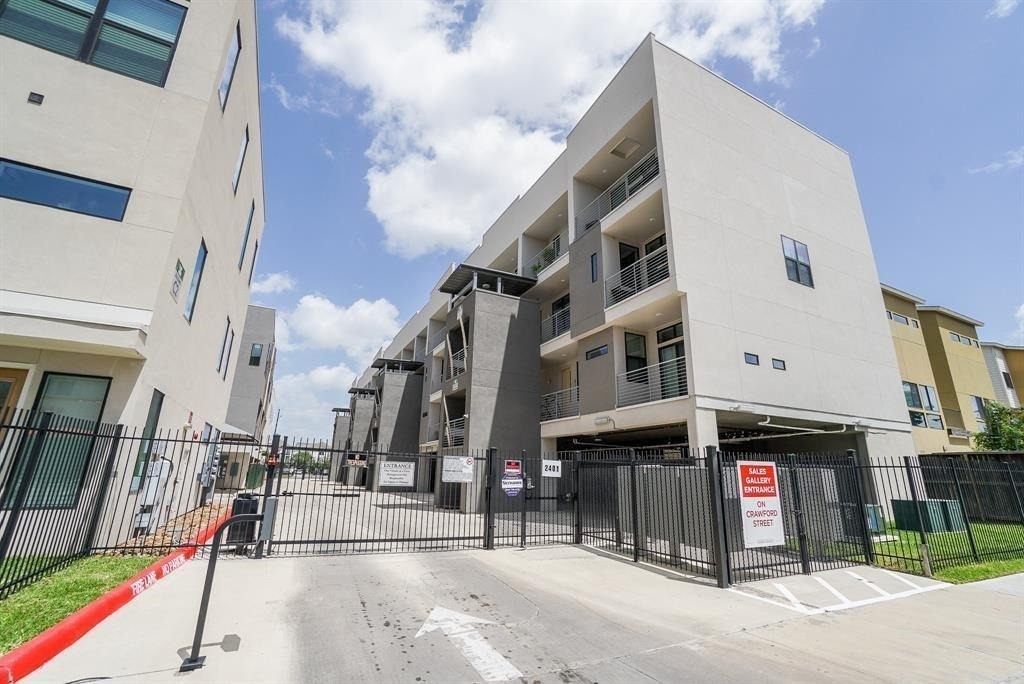 2401 Crawford Street - Photo 23