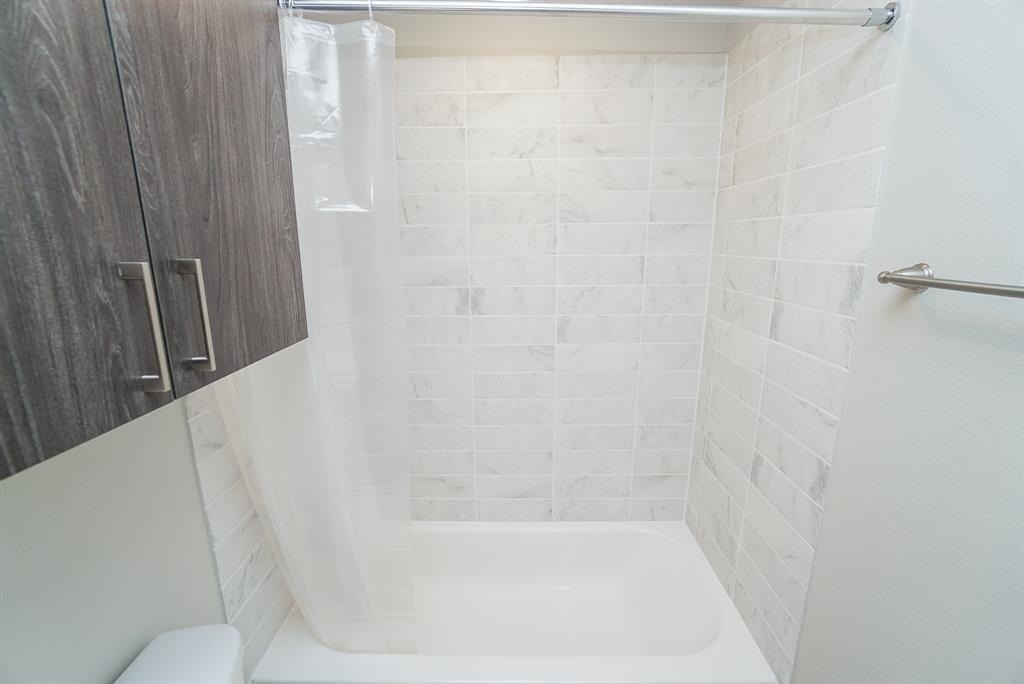 2401 Crawford Street - Photo 20