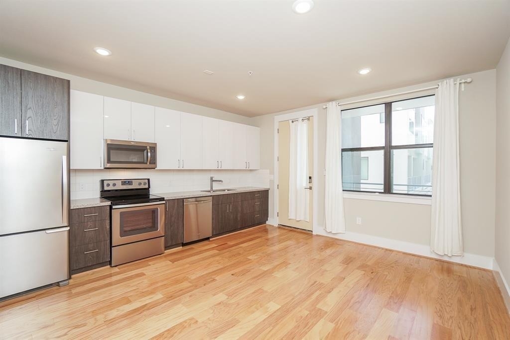 2401 Crawford Street - Photo 7