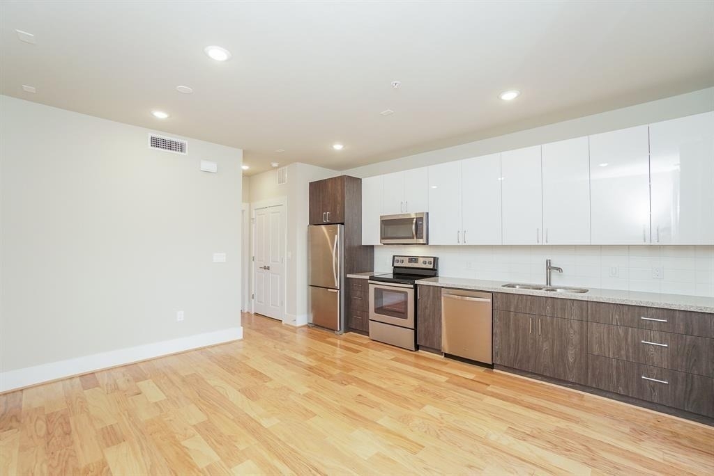 2401 Crawford Street - Photo 1