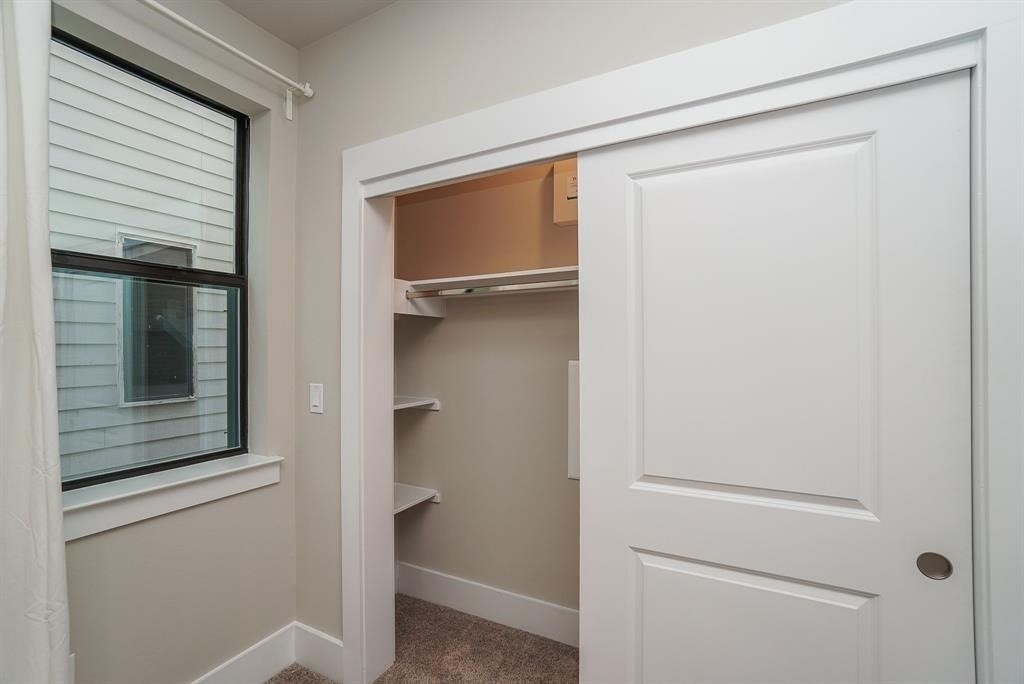 2401 Crawford Street - Photo 17