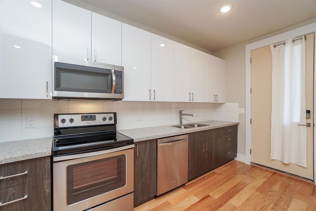 2401 Crawford Street - Photo 3