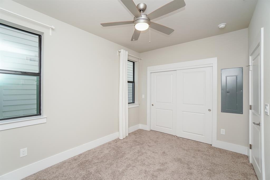 2401 Crawford Street - Photo 11