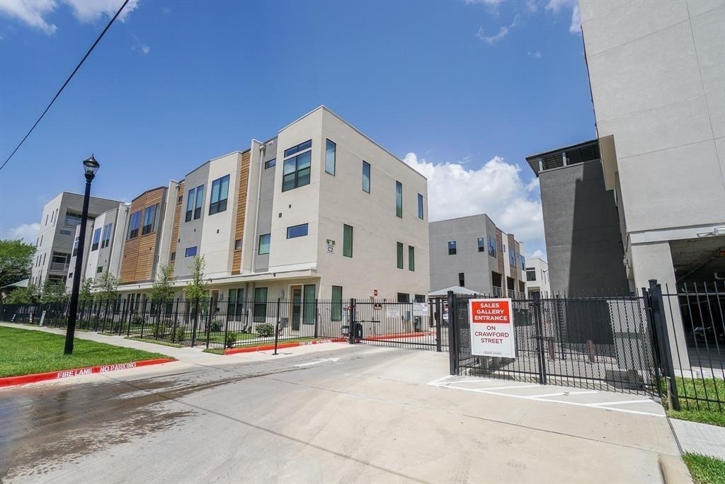 2401 Crawford Street - Photo 0