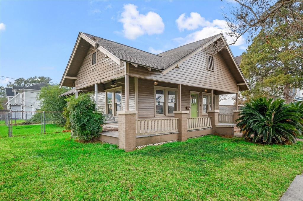 334 E 24th Street - Photo 2