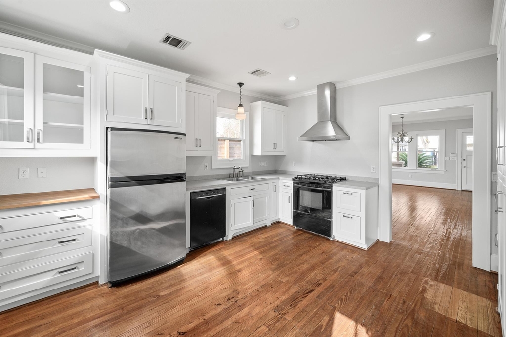 334 E 24th Street - Photo 22