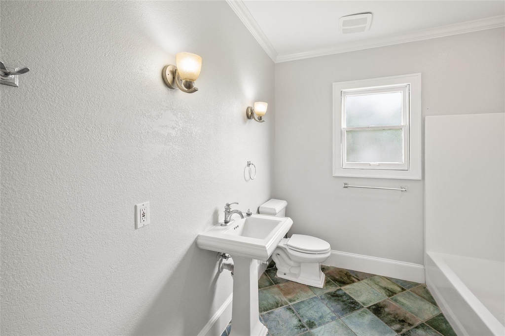 334 E 24th Street - Photo 14