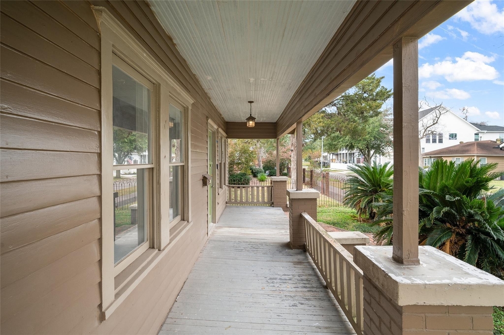 334 E 24th Street - Photo 5