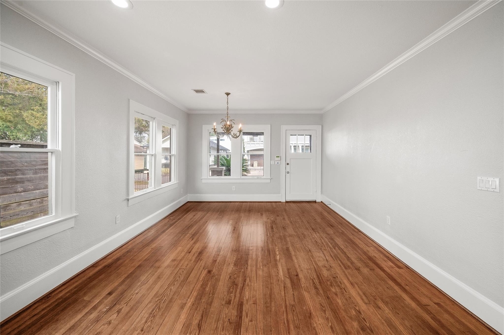334 E 24th Street - Photo 9