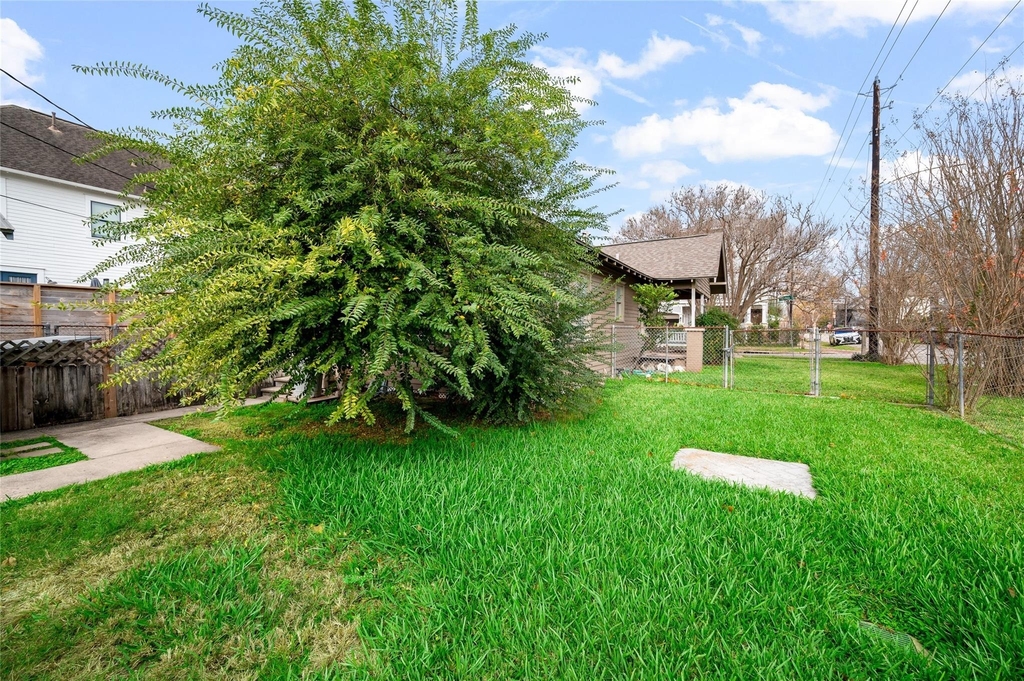 334 E 24th Street - Photo 24