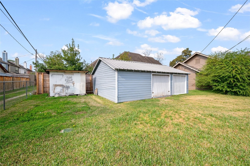 334 E 24th Street - Photo 23