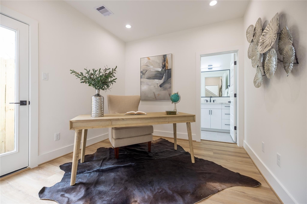 4010 Yellowstone Blvd - Photo 0