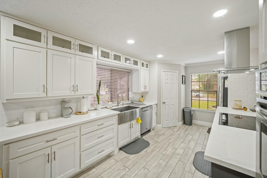 15831 Ridge Park Drive - Photo 3