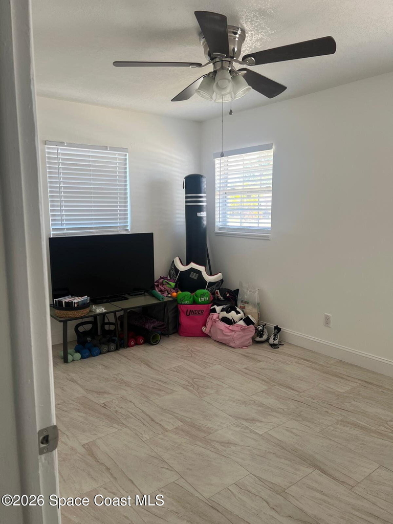 581 Oxford Avenue - Photo 22