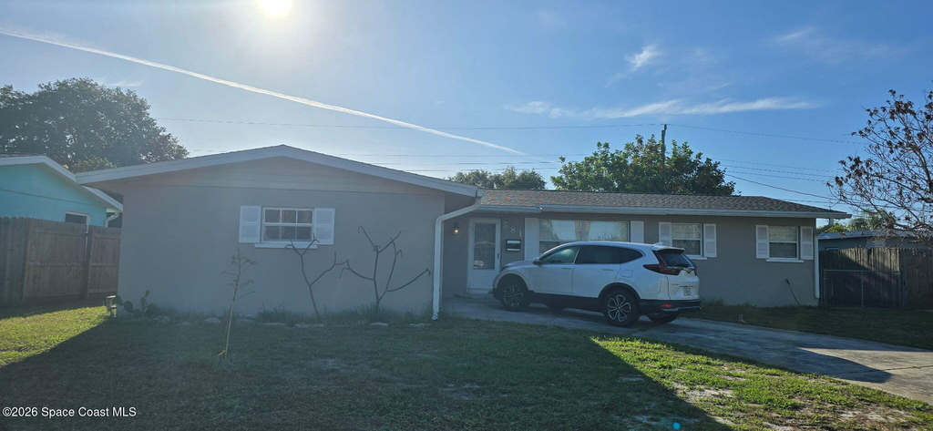 581 Oxford Avenue - Photo 0