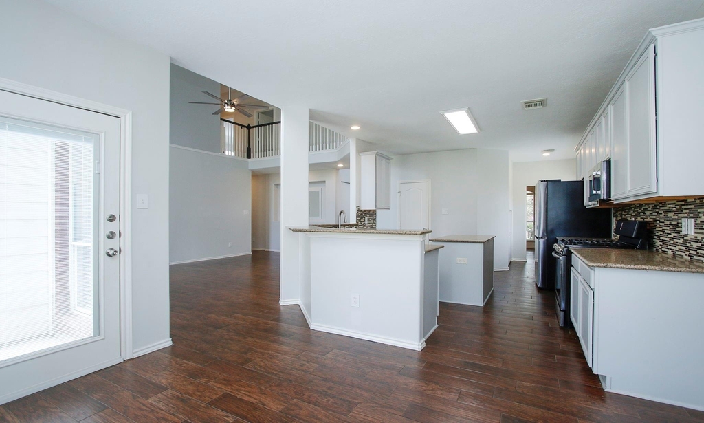 10314 Cliff Haven Court - Photo 11