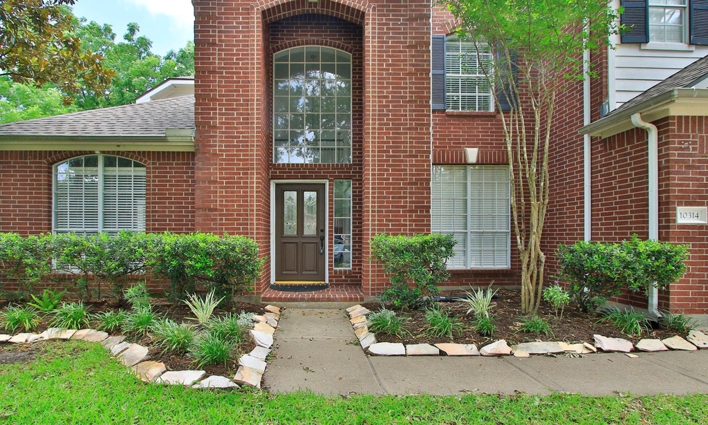 10314 Cliff Haven Court - Photo 2