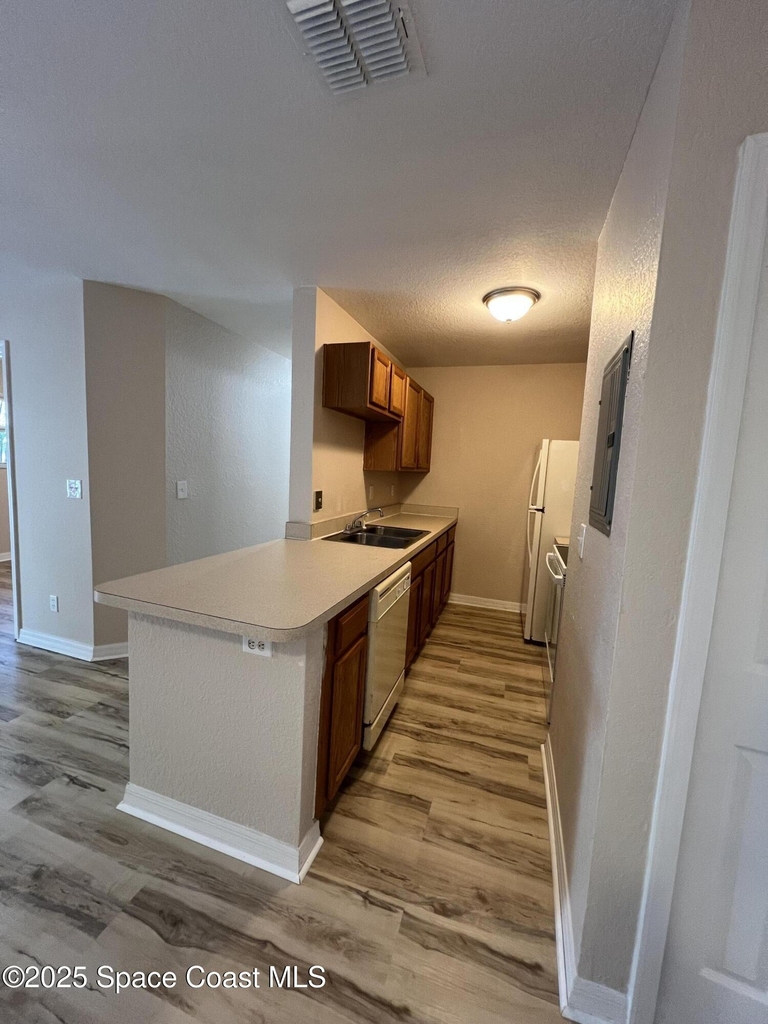 220 Columbia Drive - Photo 3